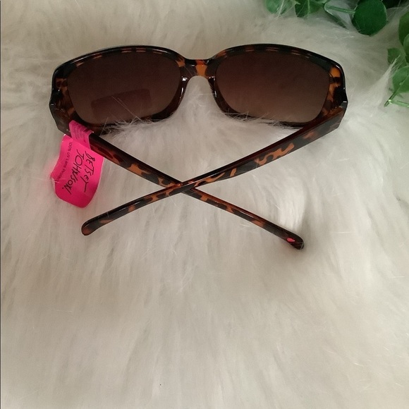 NWT Betsy Johnson 100% UV Lens Animal Print Sunglasses - Picture 3 of 5
